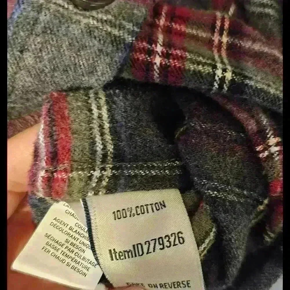 L.L.Bean Relaxed Fit Flannel Shirt - XS - Cozy and Stylish - Picture 4 of 5